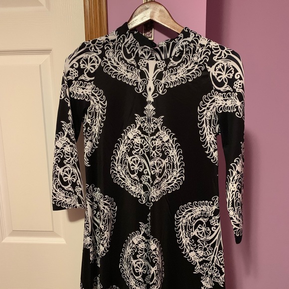 Black/white patterned long sleeve dress. - Picture 1 of 2